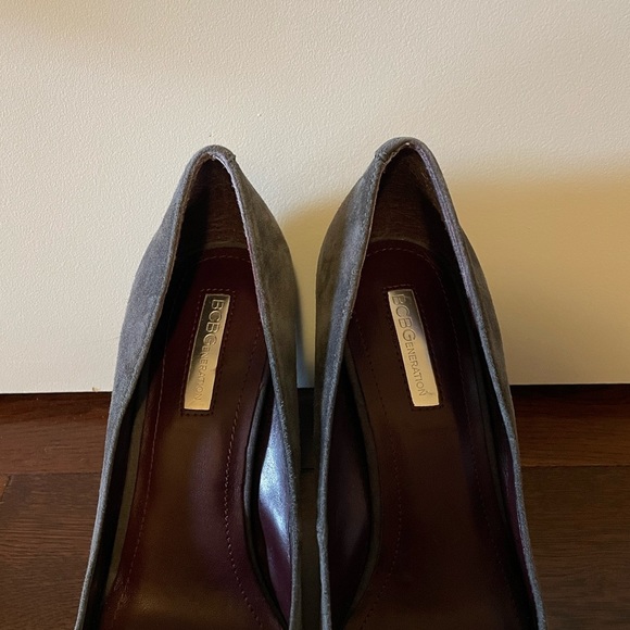 BCBG Chunky Suede Heels Size 8 - Picture 3 of 5